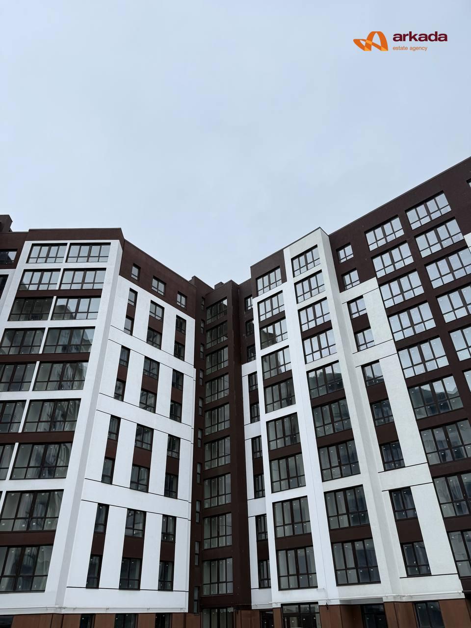 Трикімнатна квартира біля міського озера.