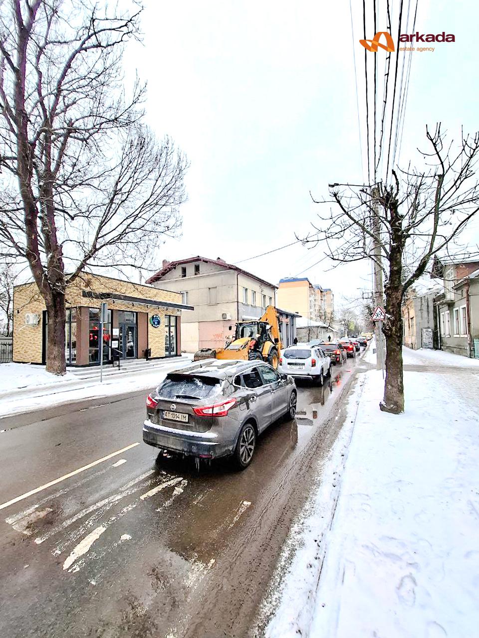 Продам фасадне комерційне приміщення 1 лінія від дороги з перспективою капіталізації вулиція Вовчинецька 115