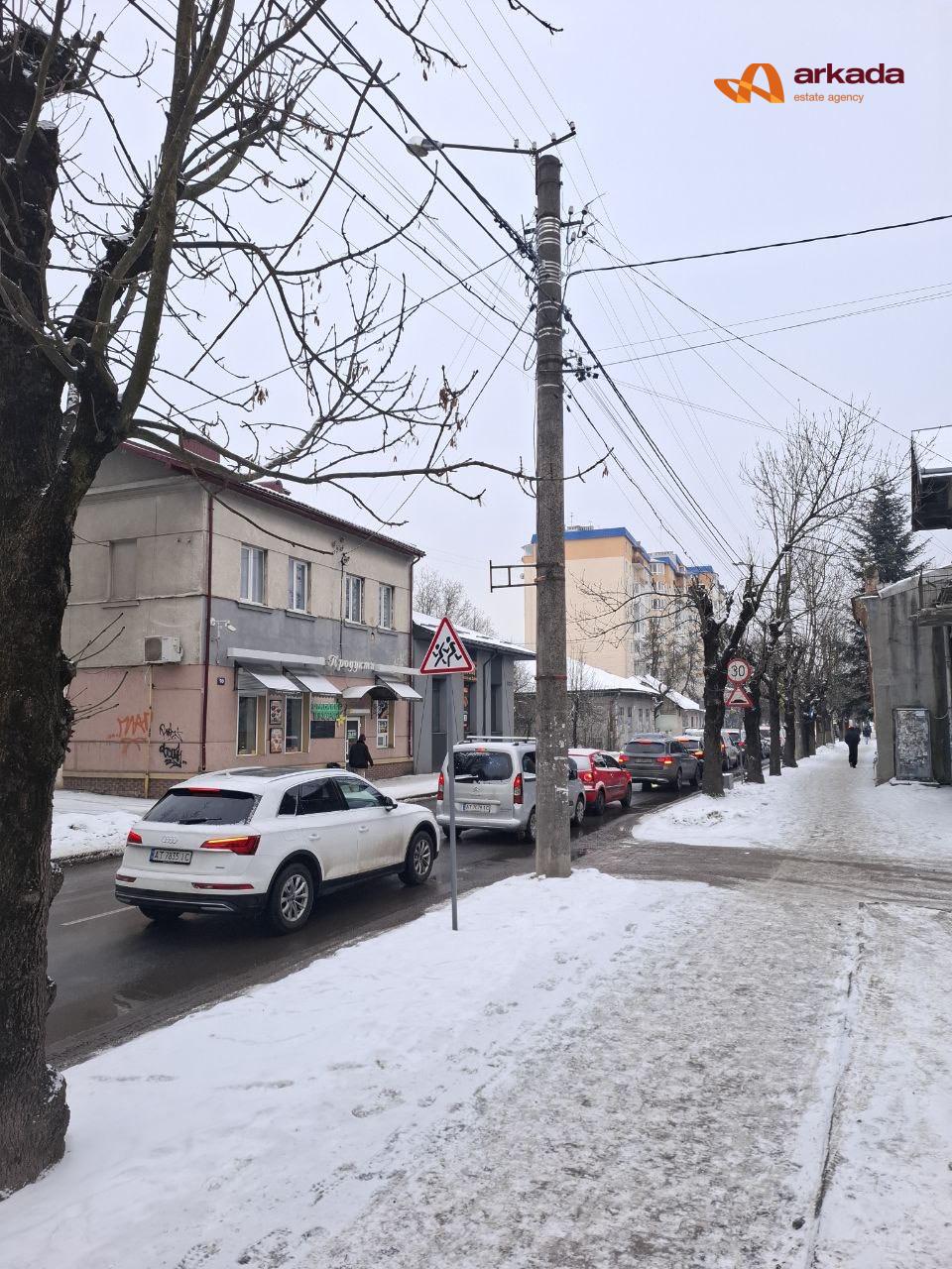 Продам фасадне комерційне приміщення 1 лінія від дороги з перспективою капіталізації вулиція Вовчинецька 115