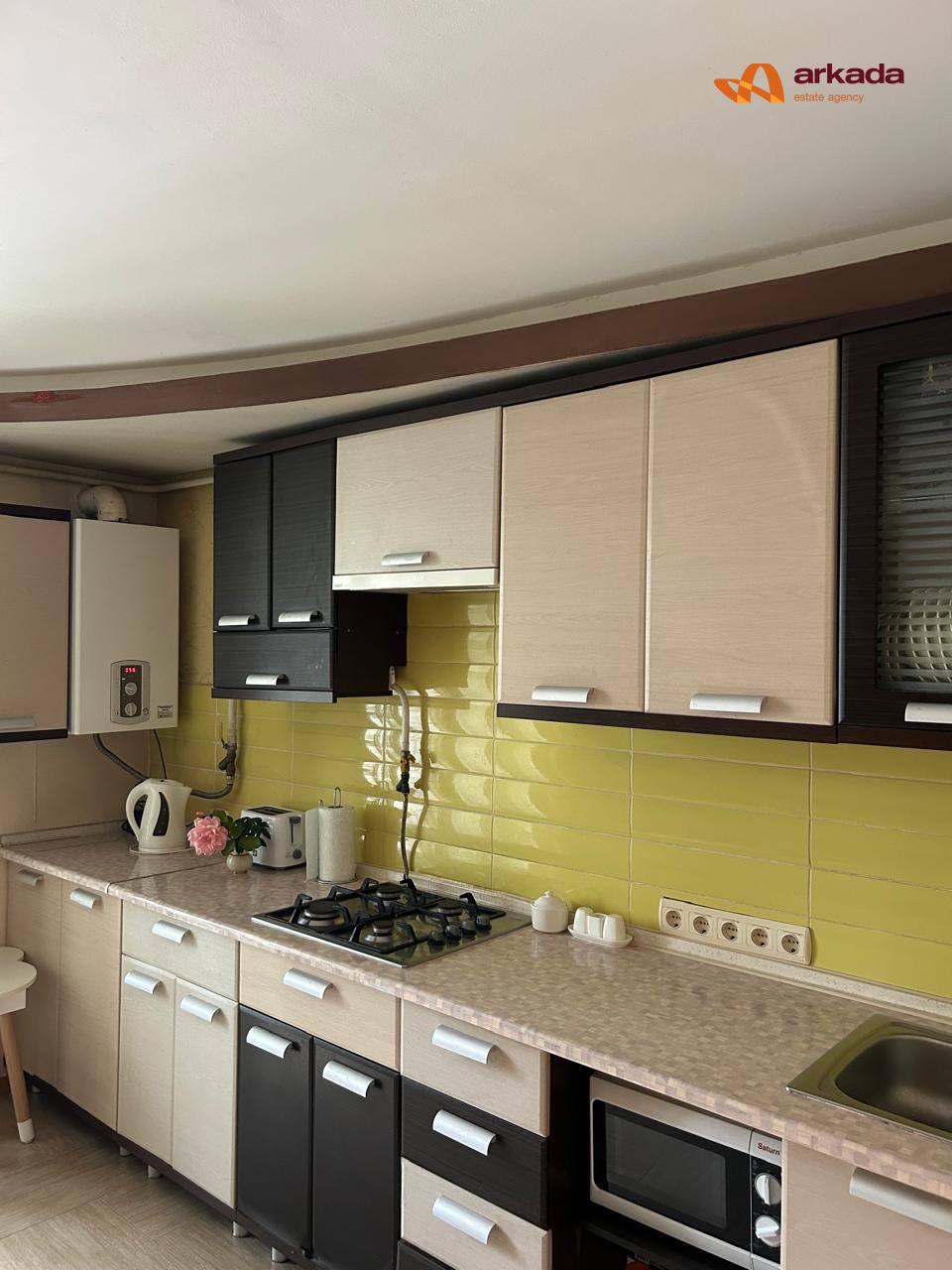 Продаж просторої 2 кімнатної квартири з ремонтом та меблями  по вул. Симоненка (р-н Каскад)