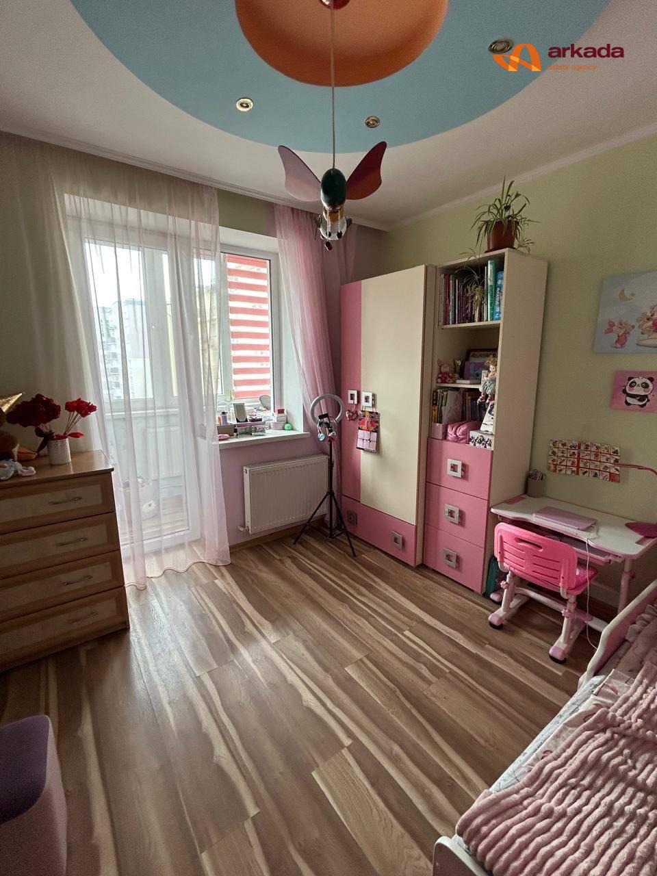 Продаж просторої 2 кімнатної квартири з ремонтом та меблями  по вул. Симоненка (р-н Каскад)