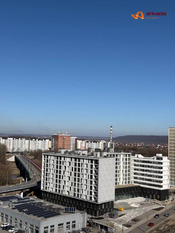 Дворівнева трикімнатна квартира в центрі за супер ціною.