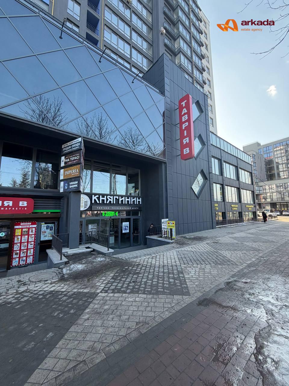 Продаж комерційного приміщення в ТРЦ, район «Княгинин»