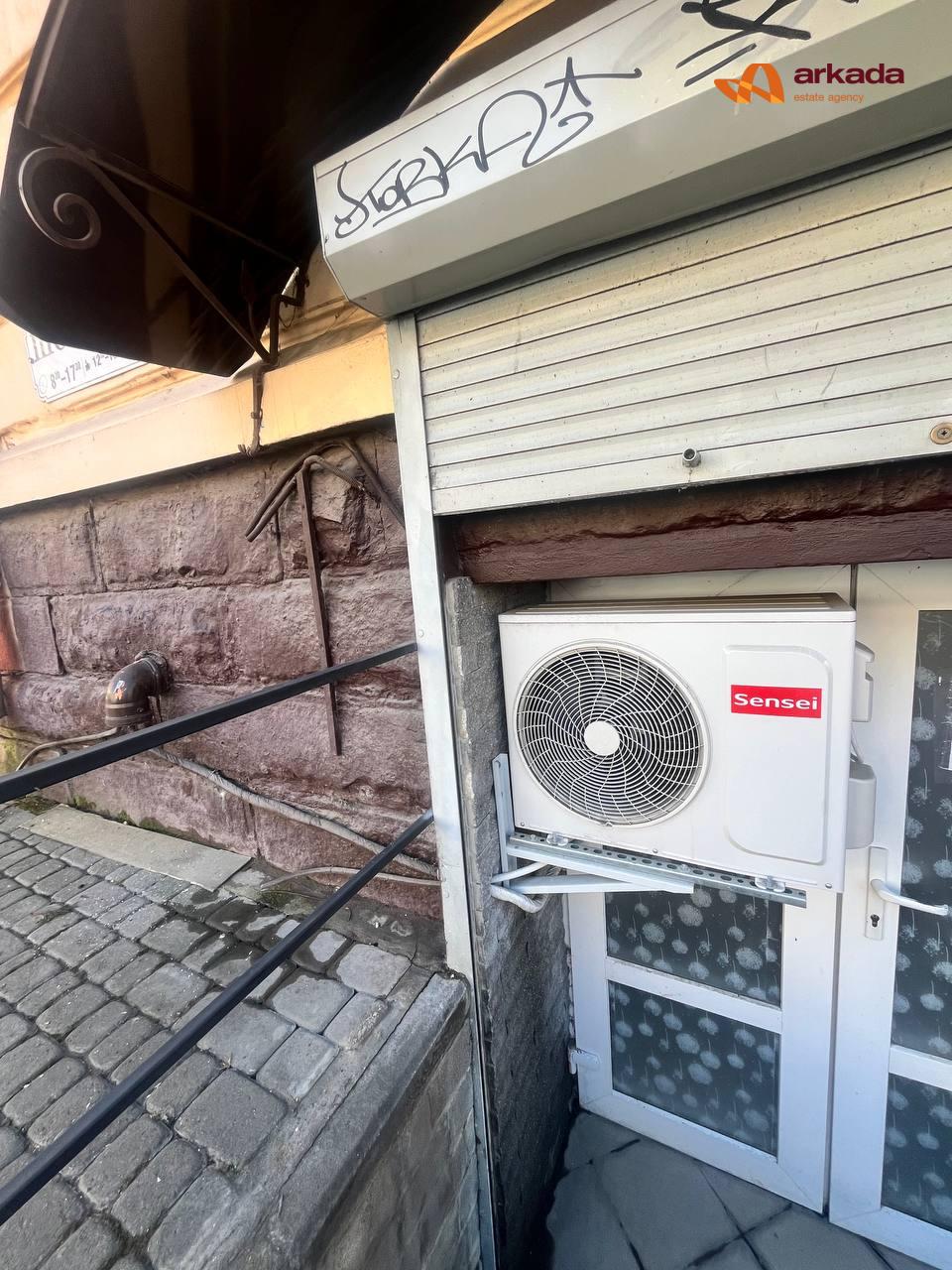 Продаю комерційне приміщення вул.Шопена