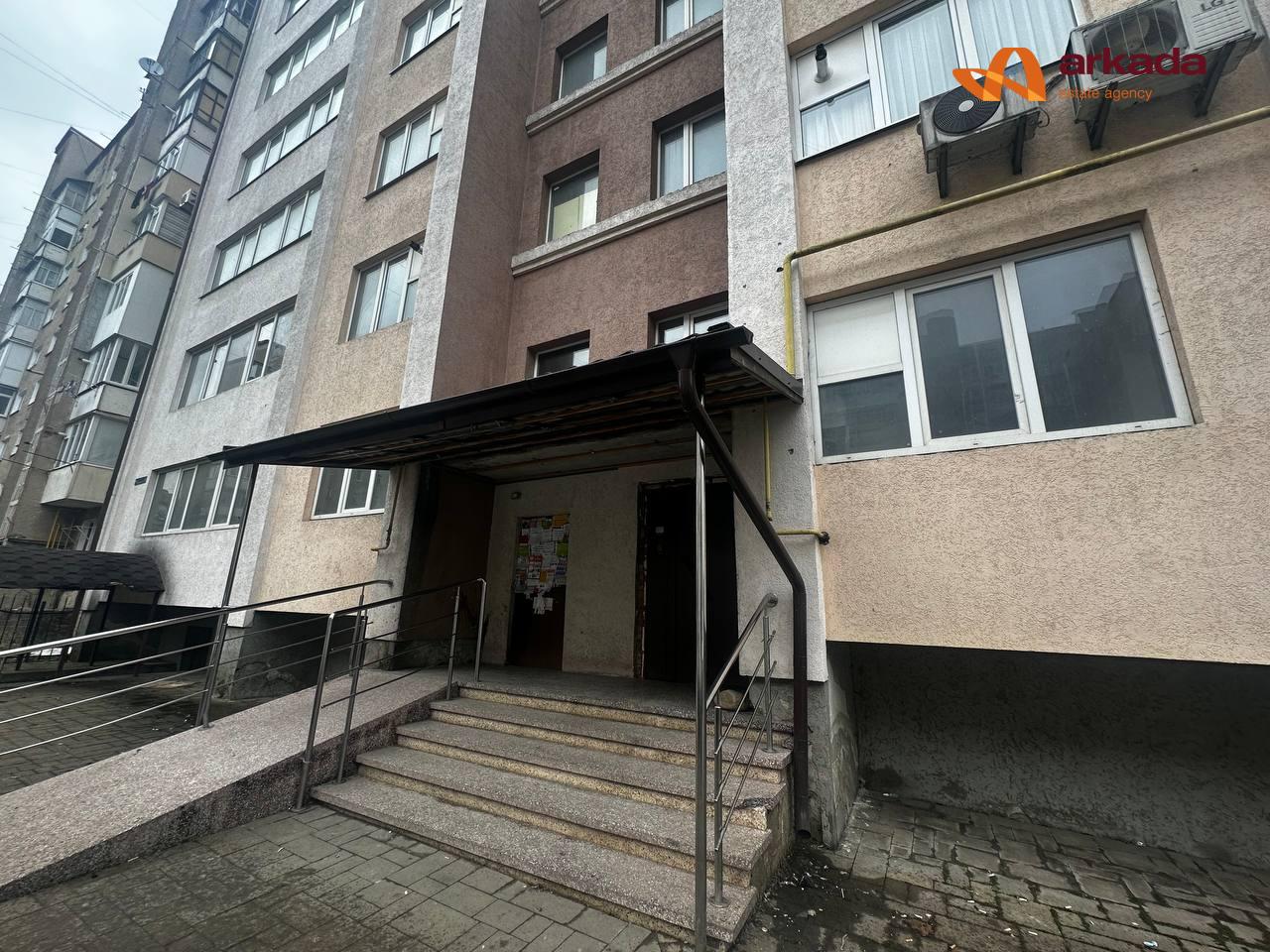 ТЕРМІНОВИЙ продаж великої квартири,вул.Кисилевськоі 42а