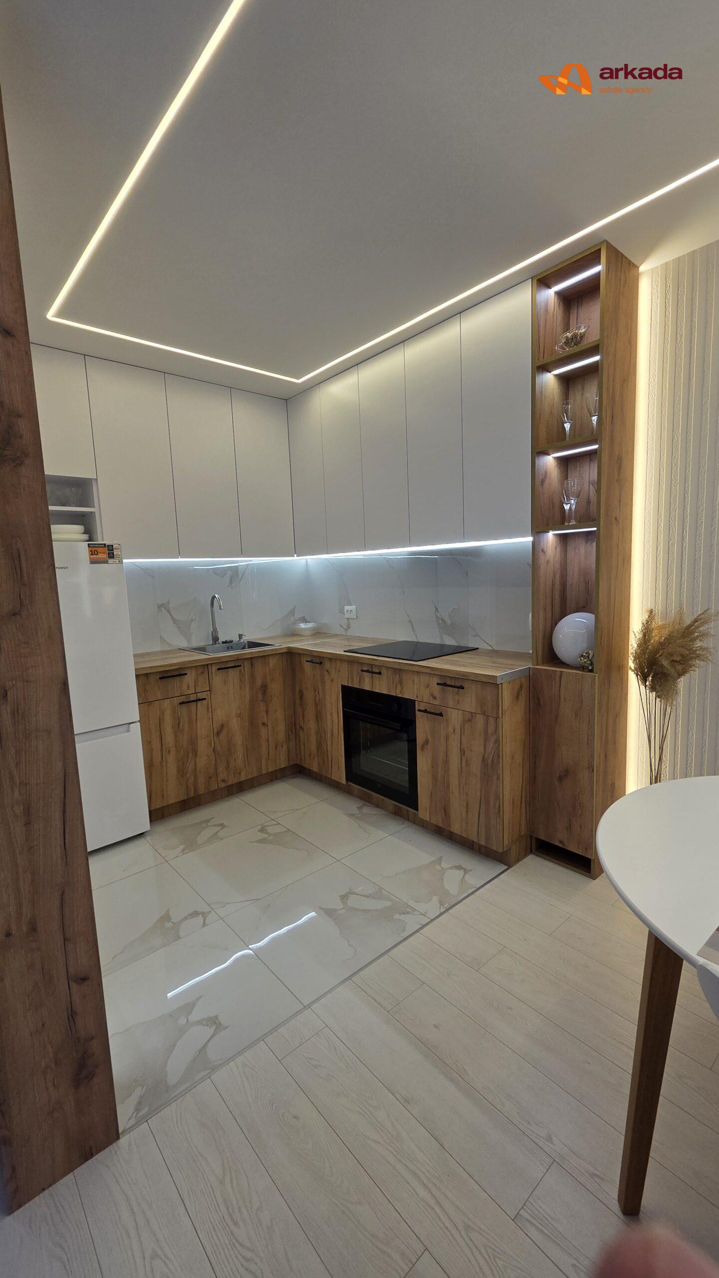 Двокімнатна квартира з кухнею-студією