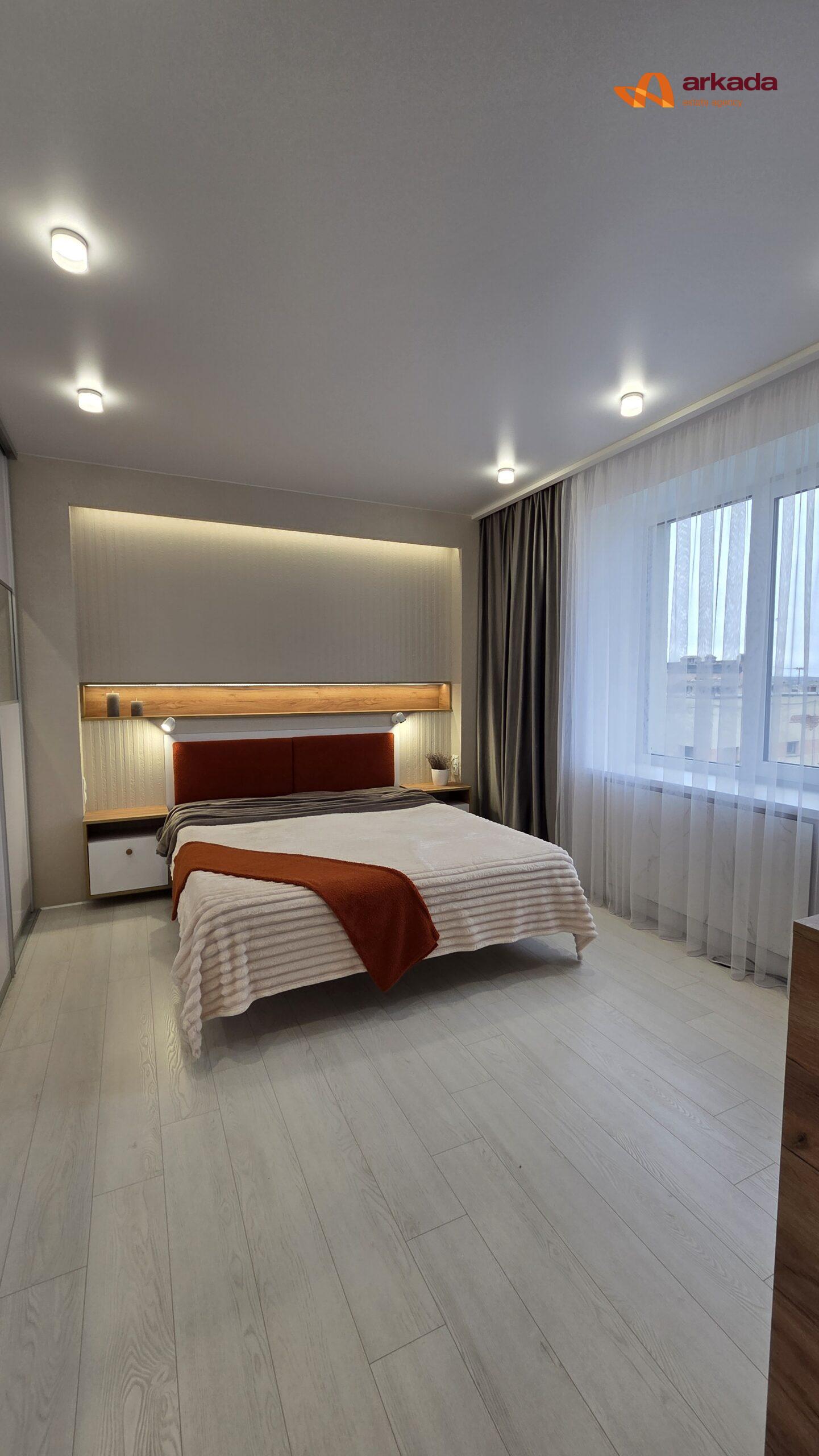 Двокімнатна квартира з кухнею-студією