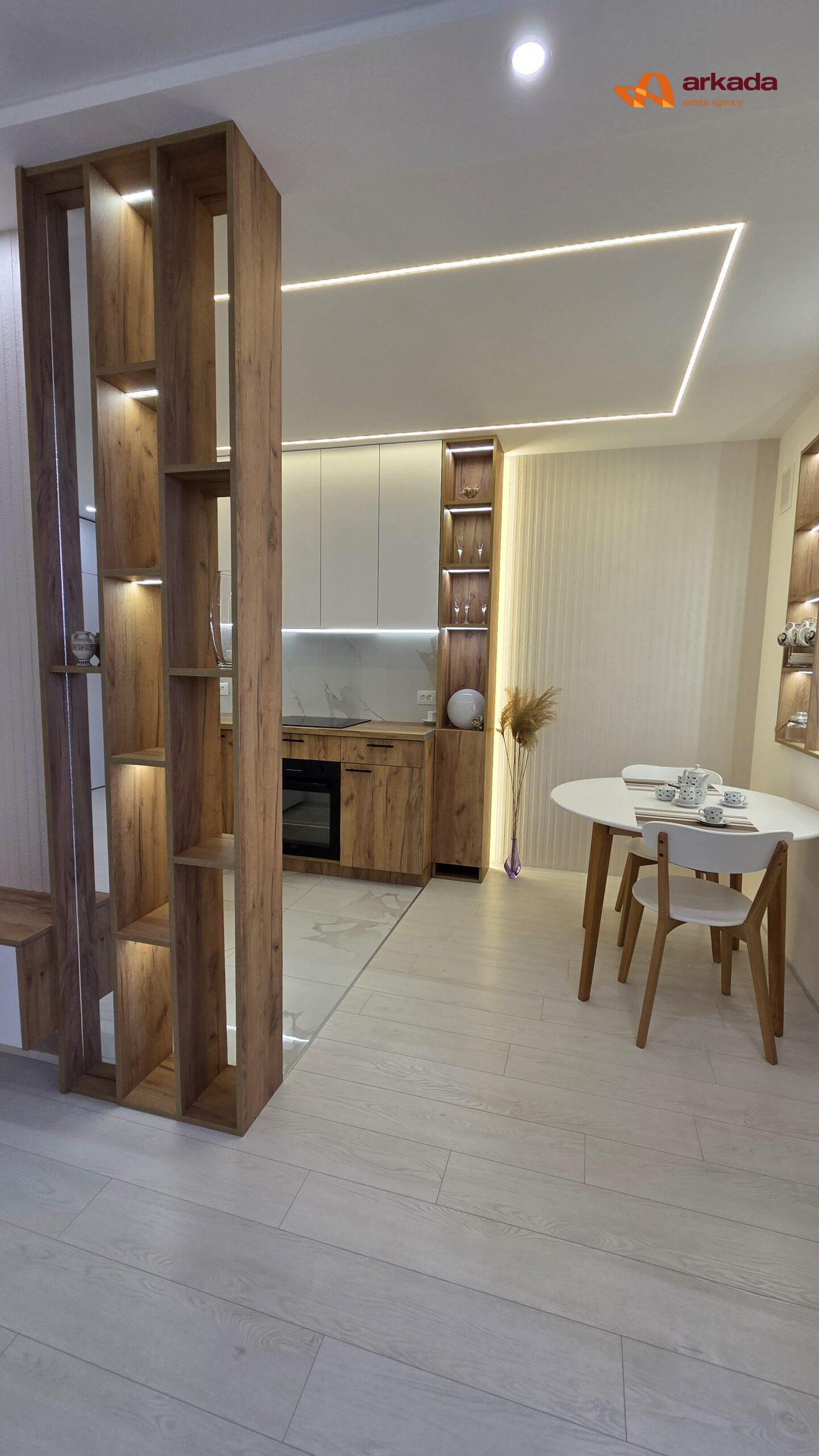 Двокімнатна квартира з кухнею-студією