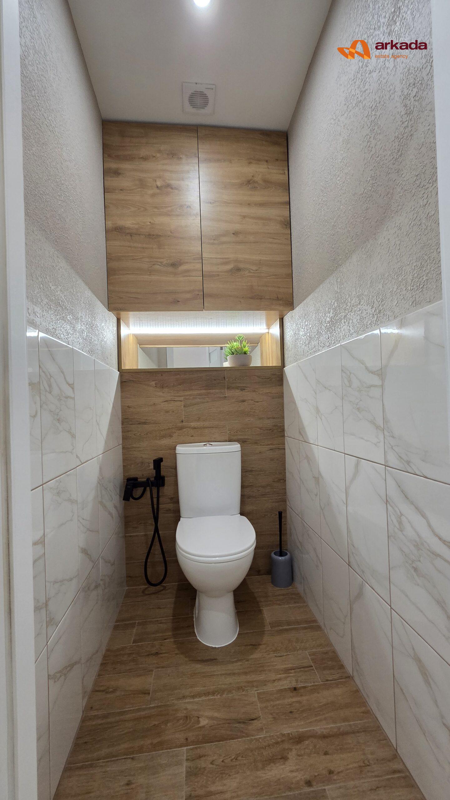 Двокімнатна квартира з кухнею-студією