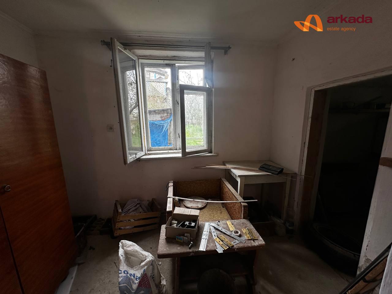 ПРОДАЖ будинку з земельною ділянкою в центрі Єзуполя.