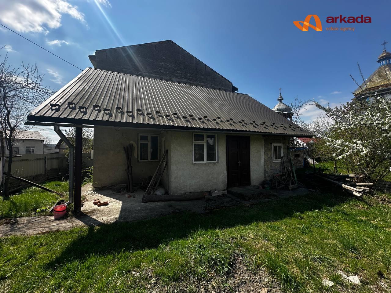 ПРОДАЖ будинку з земельною ділянкою в центрі Єзуполя.