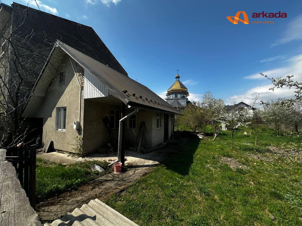 ПРОДАЖ будинку з земельною ділянкою в центрі Єзуполя.