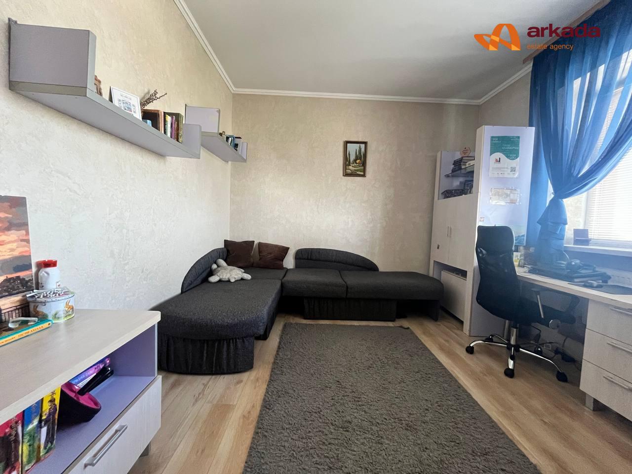 Продається простора 3-к квартира Район Космосу