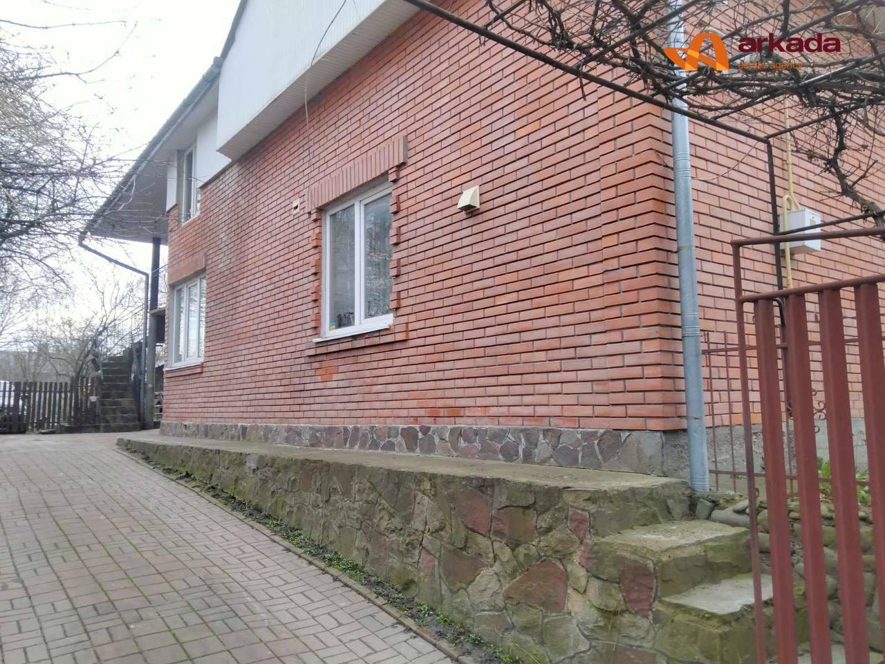 ПРОДАМ особняк з власною земельною ділянкою Центр міста.