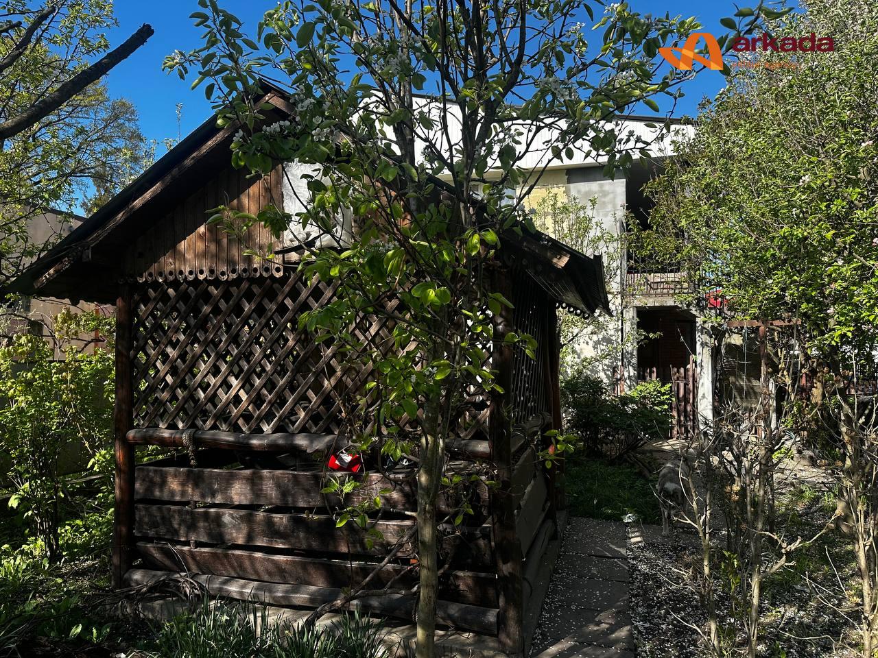 ПРОДАМ особняк з власною земельною ділянкою Центр міста.