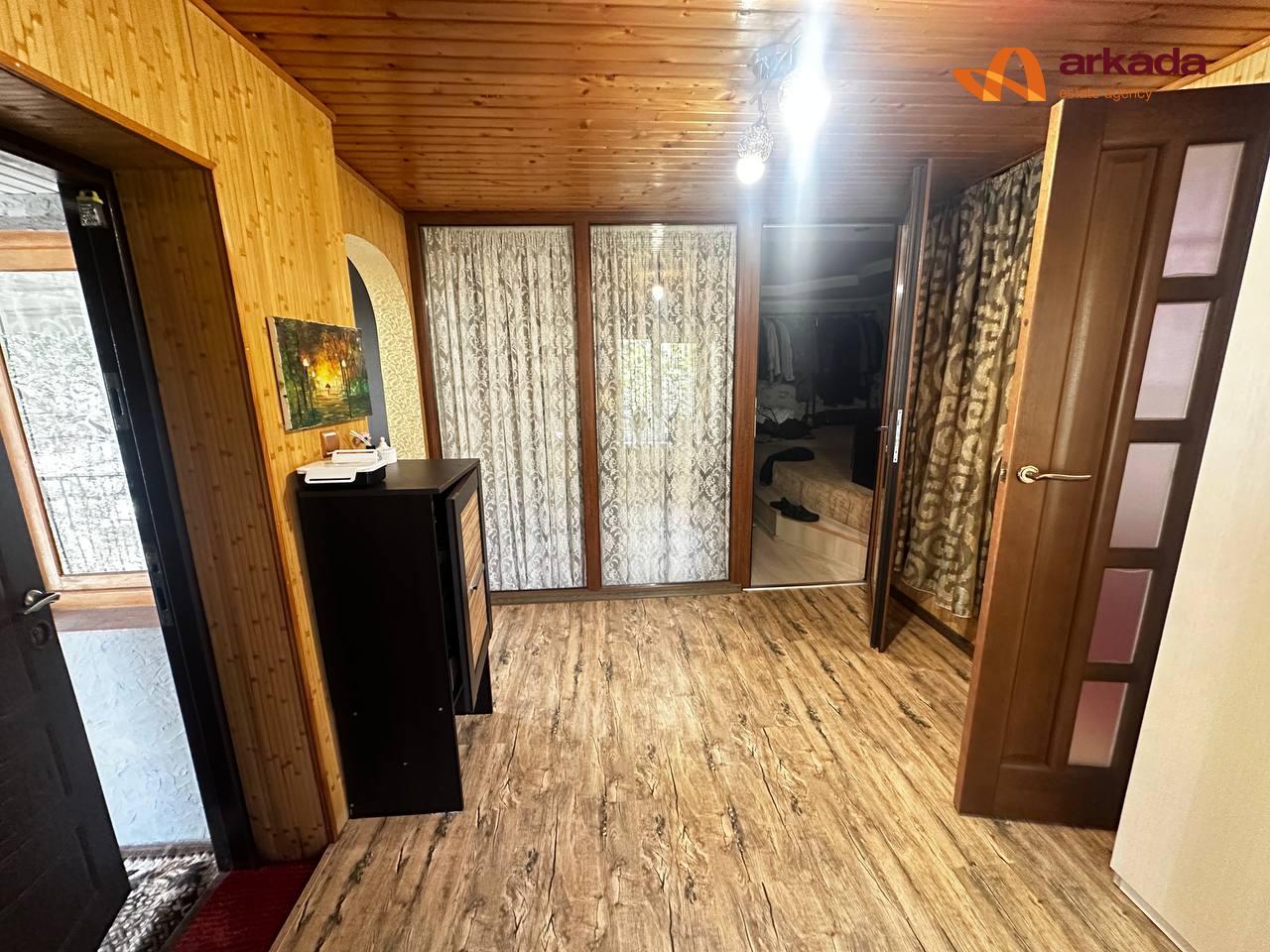 ПРОДАМ особняк з власною земельною ділянкою Центр міста.