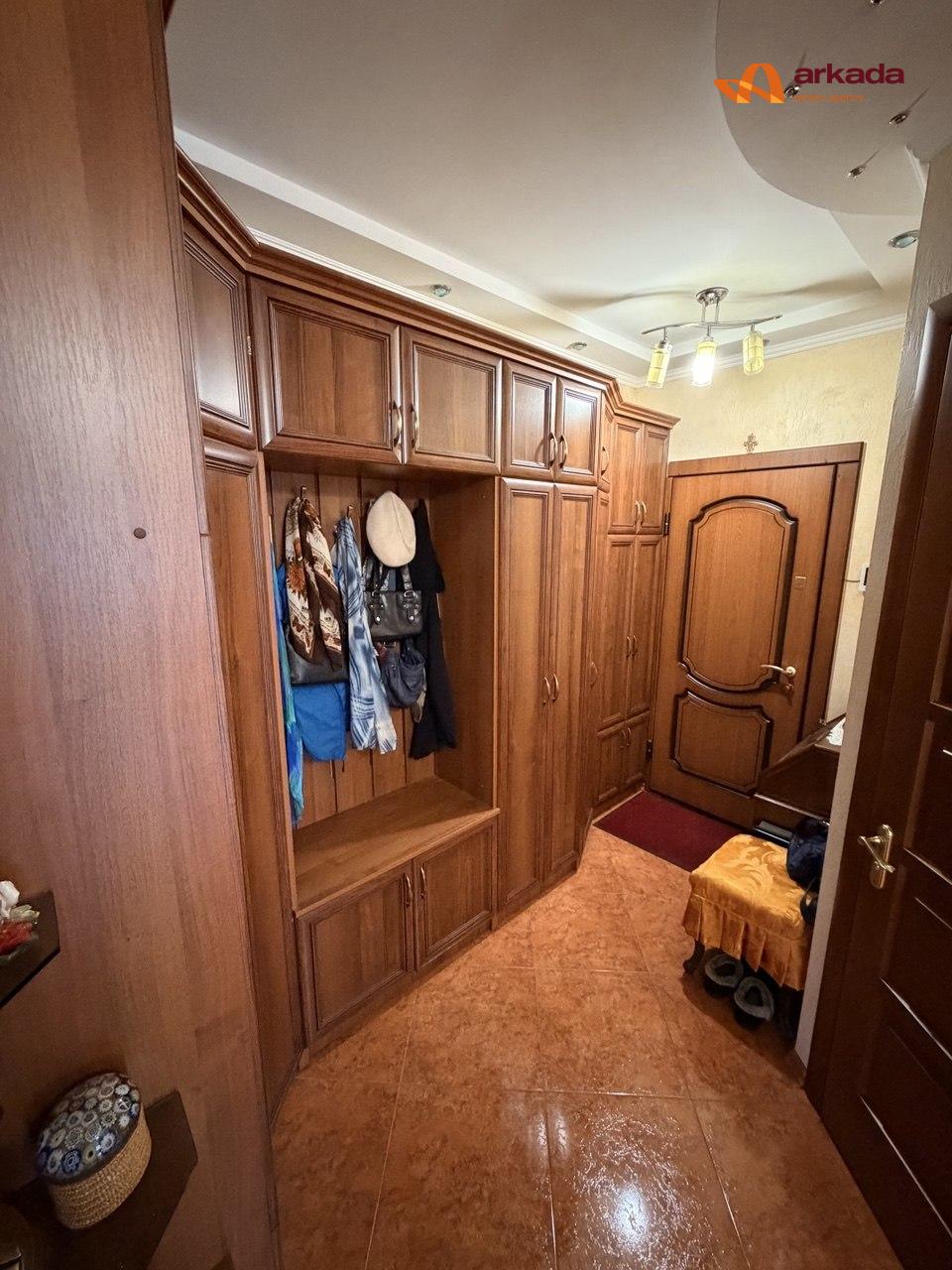 Продаю 2кім.квартиру з ремонтом по вул. Укр.Дивізії.