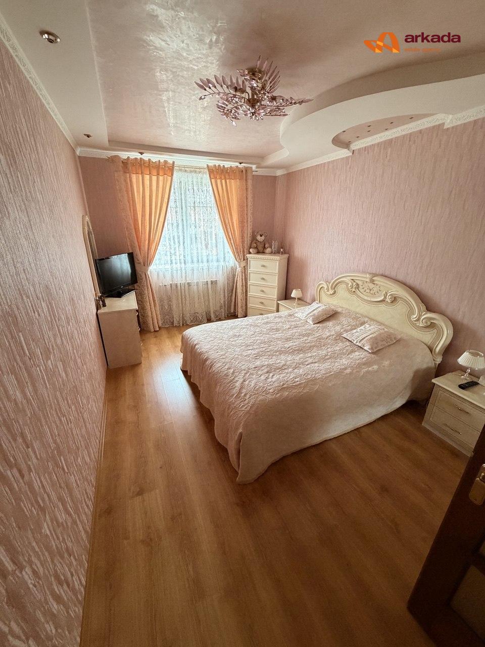 Продаю 2кім.квартиру з ремонтом по вул. Укр.Дивізії.