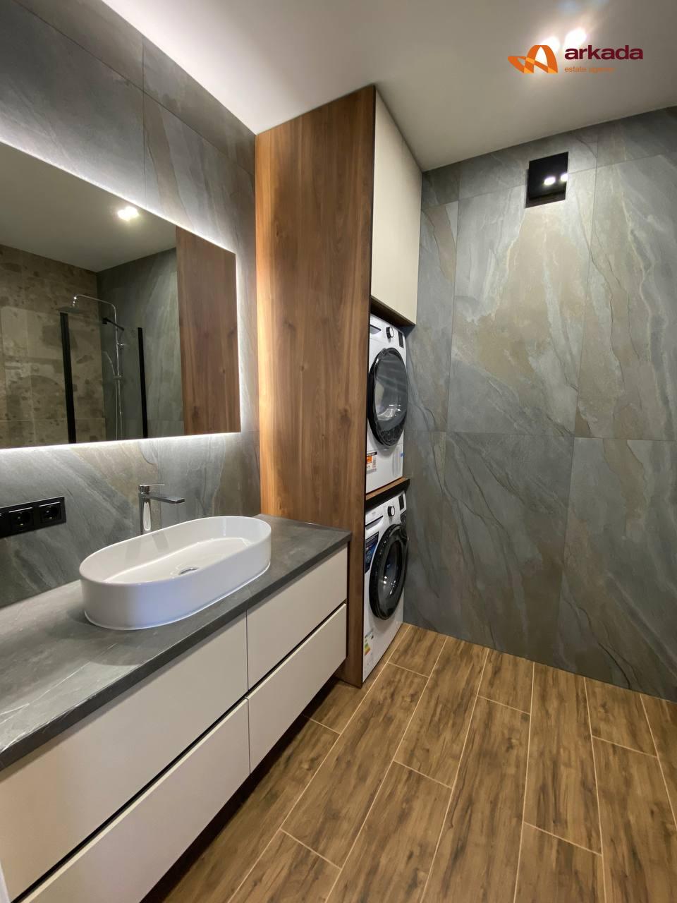 Готова 2 кім. квартира +кухня-студія Вул.Незалежності ! Євроремонт 3-Поверх