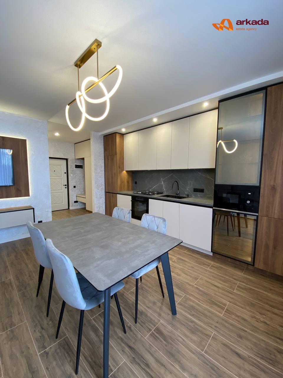 Готова 2 кім. квартира +кухня-студія Вул.Незалежності ! Євроремонт 3-Поверх