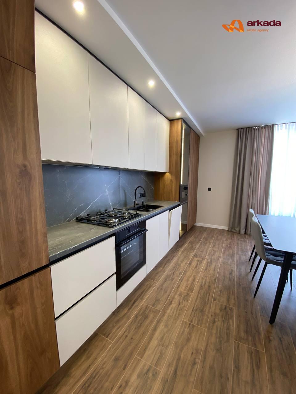 Готова 2 кім. квартира +кухня-студія Вул.Незалежності ! Євроремонт 3-Поверх