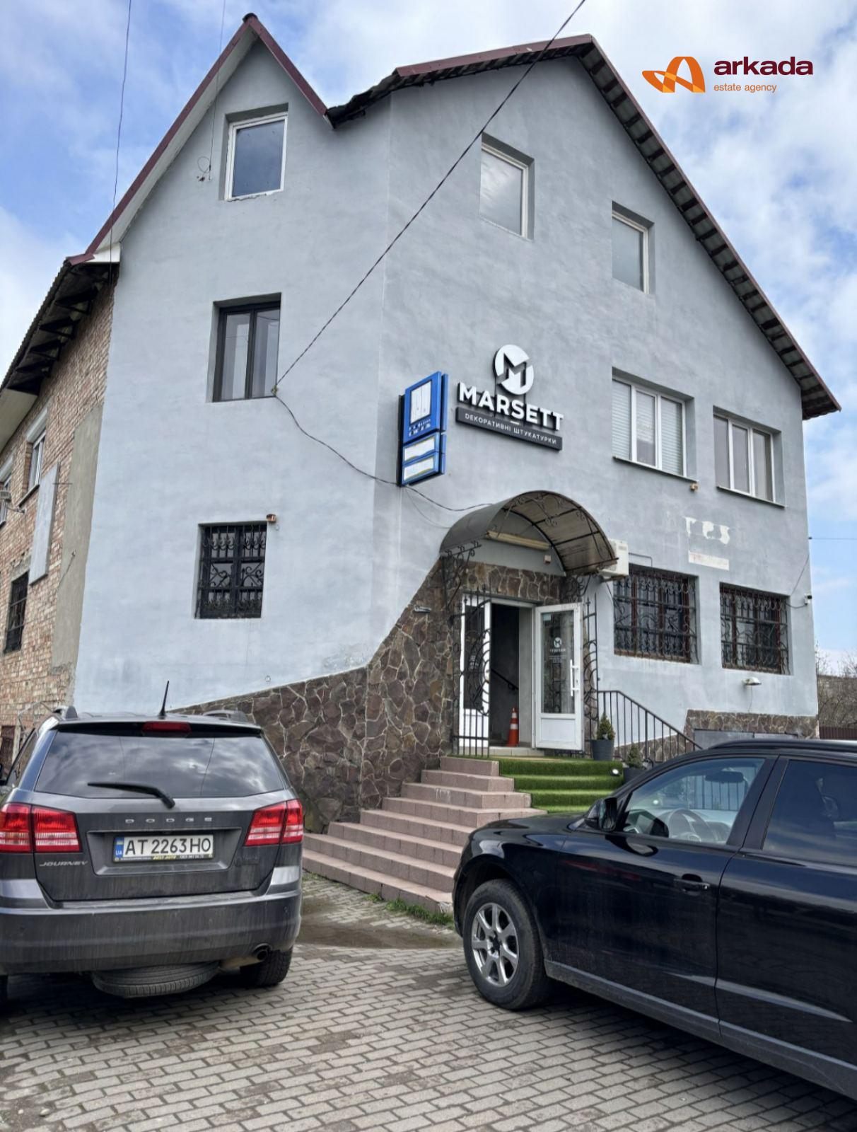 Продаю комерційне приміщення 4 поверхи. 672м2.