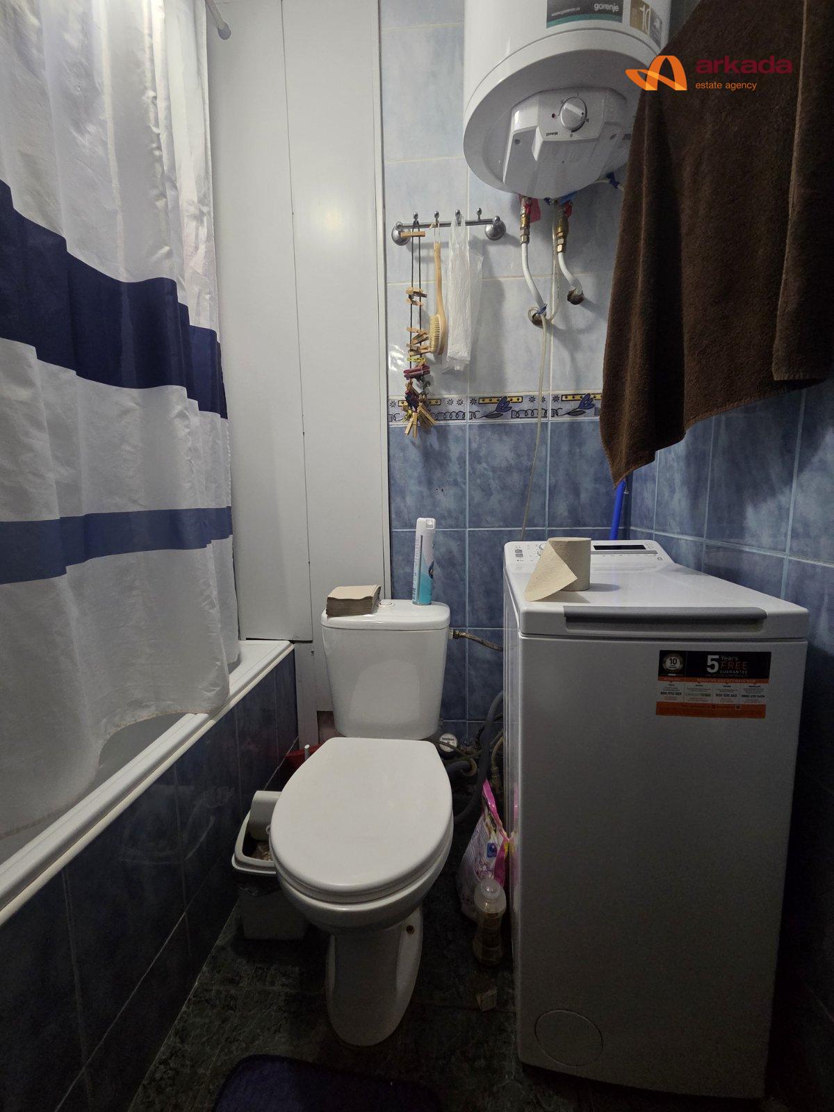 Продається 2-кімнатна квартира, вул. Хоткевича