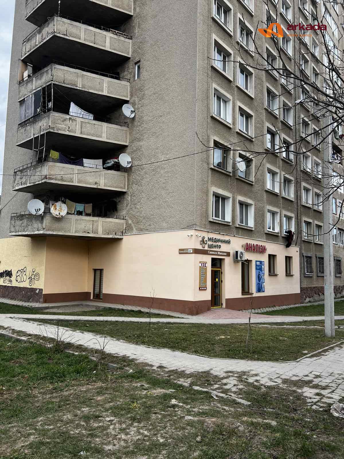 Продається 2-кімнатна квартира, вул. Хоткевича