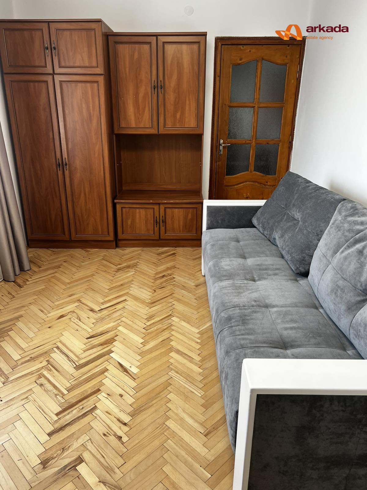 Продається 2-кімнатна квартира, вул. Хоткевича