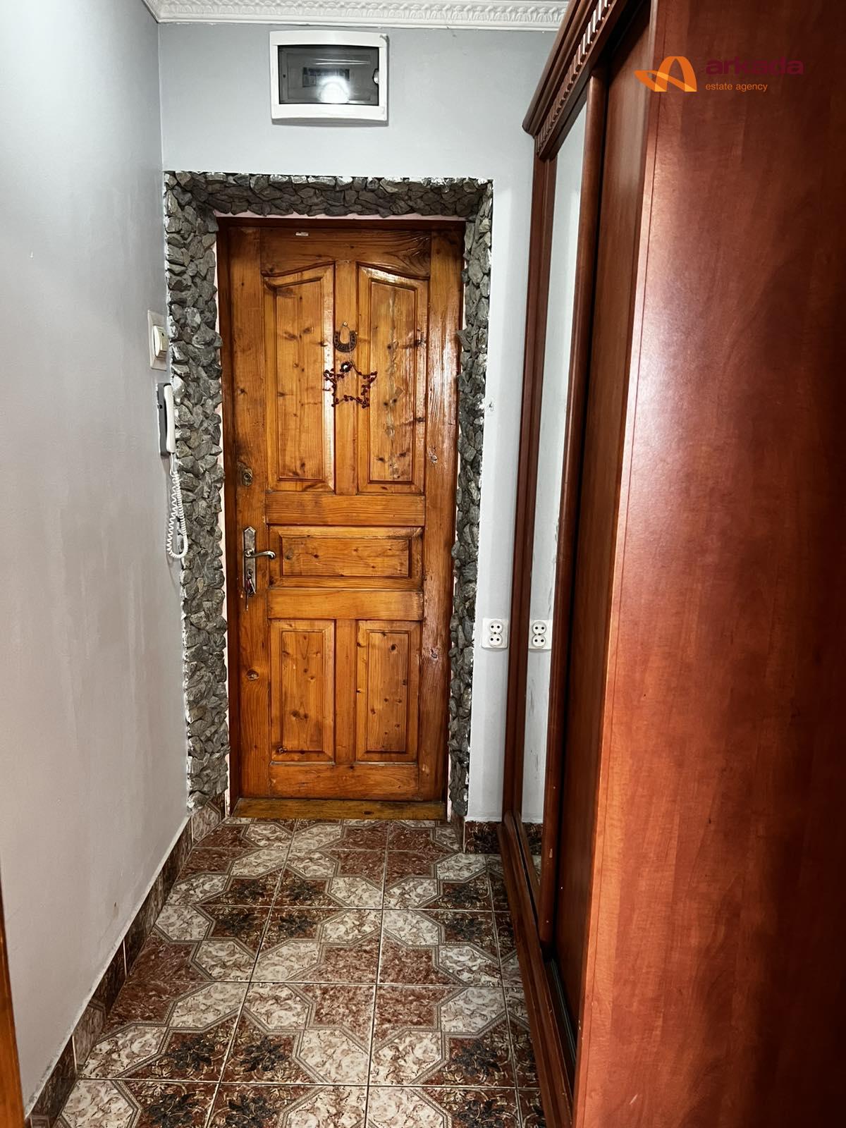 Продається 2-кімнатна квартира, вул. Хоткевича