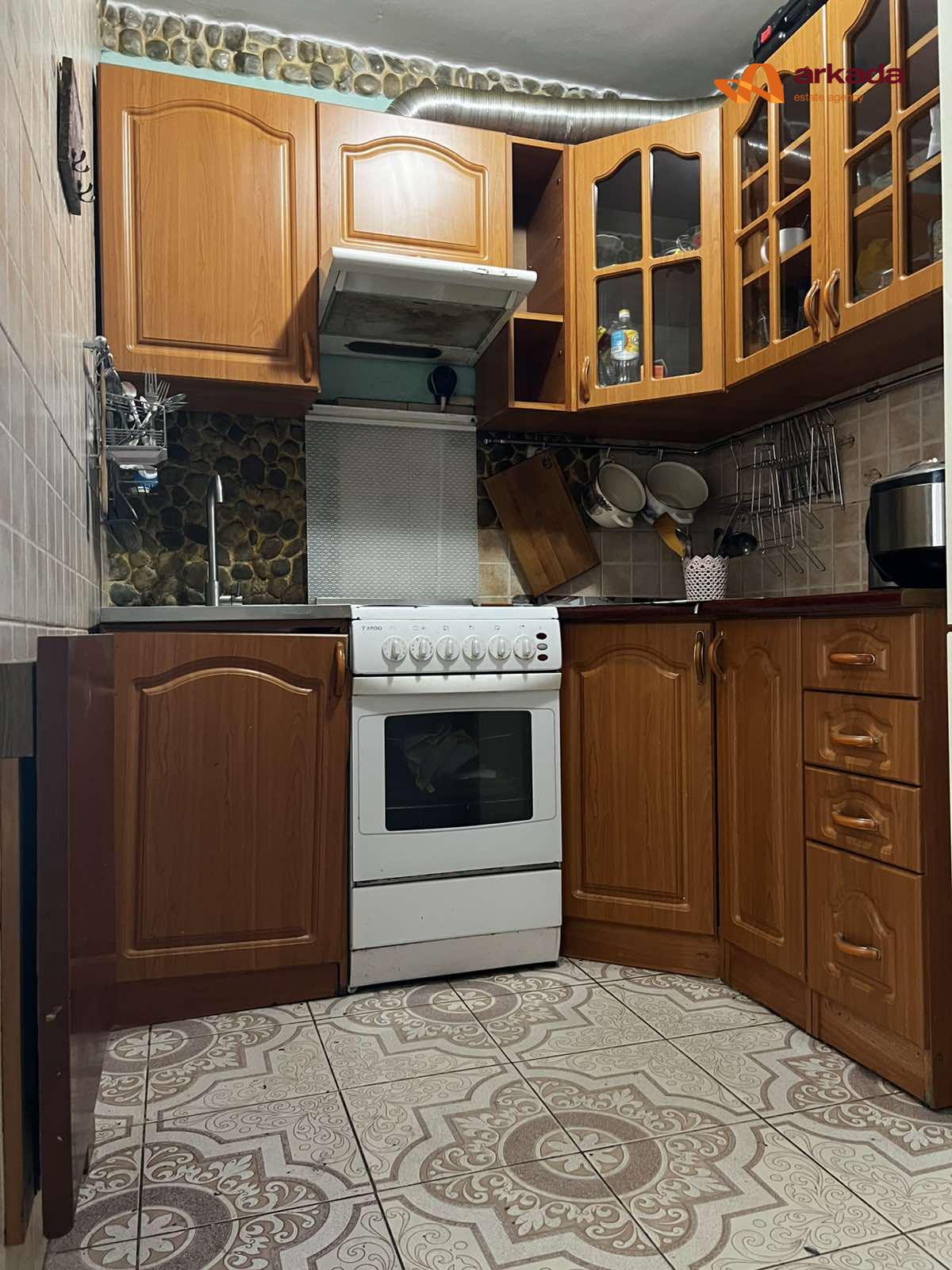 Продається 2-кімнатна квартира, вул. Хоткевича