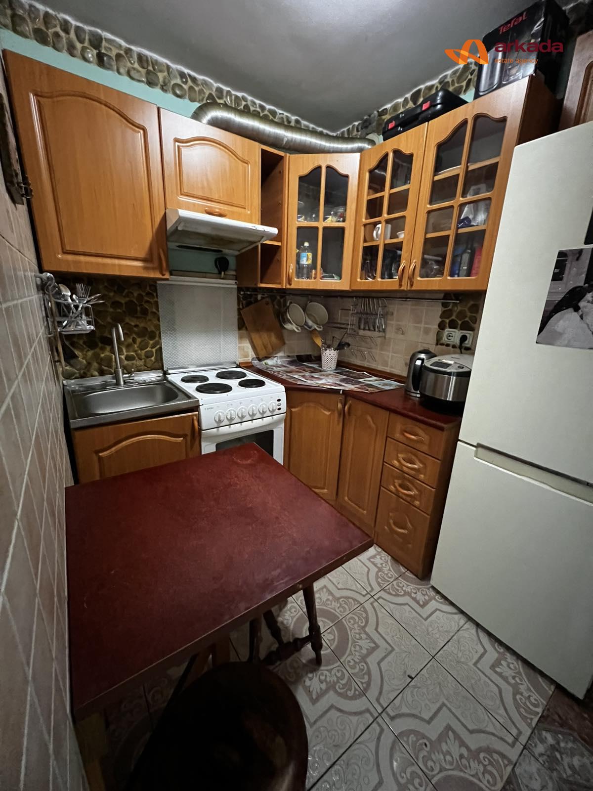 Продається 2-кімнатна квартира, вул. Хоткевича