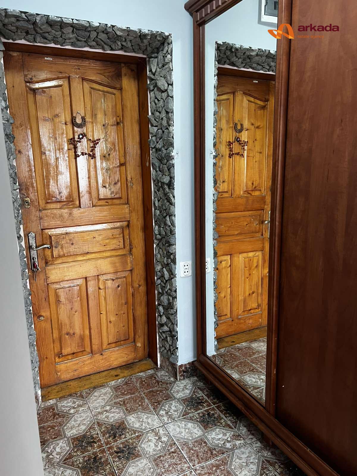 Продається 2-кімнатна квартира, вул. Хоткевича