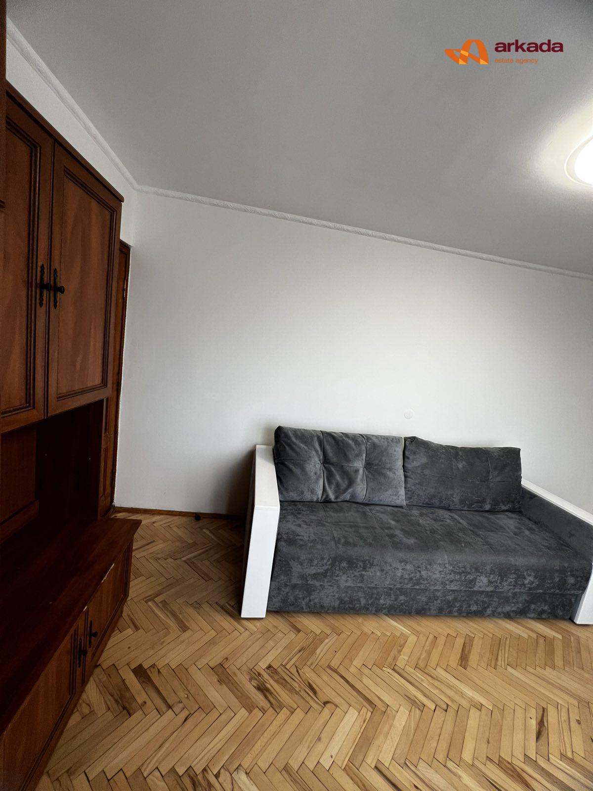 Продається 2-кімнатна квартира, вул. Хоткевича