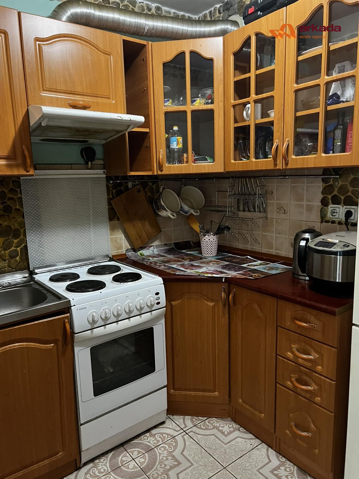 Продається 2-кімнатна квартира, вул. Хоткевича