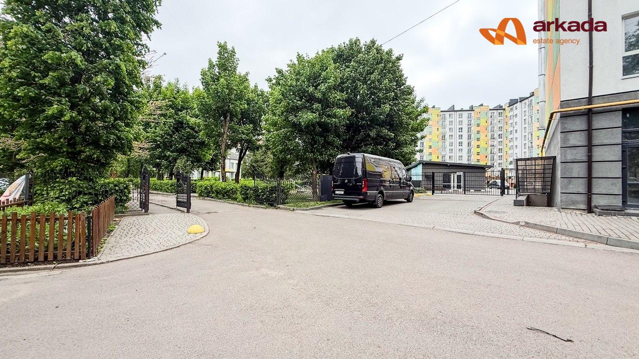 Фасадне комерційне приміщення з якісним ремонтом — інвестиція в стабільність