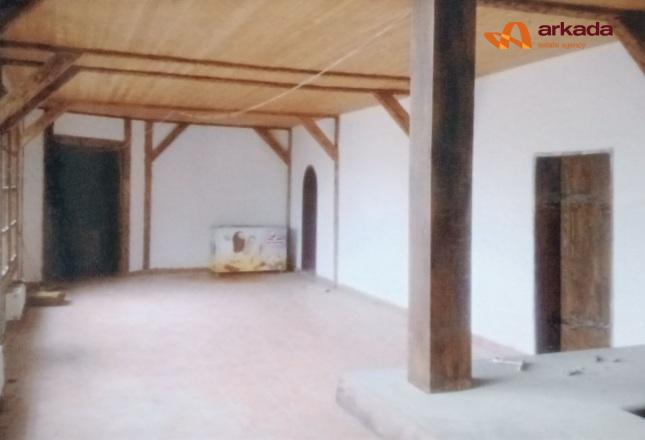 Продаю приміщення на трасі до Буковеля біля супермаркету Таврія. 260м2