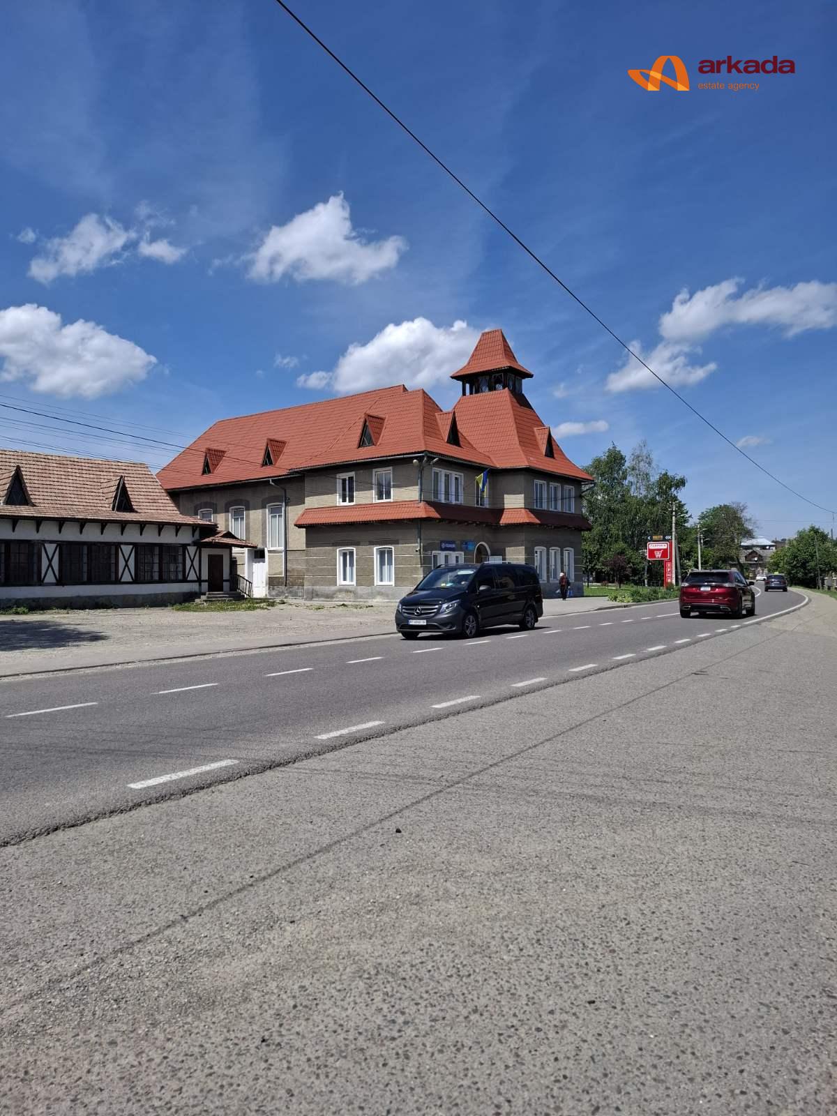 Продаю приміщення на трасі до Буковеля біля супермаркету Таврія. 260м2