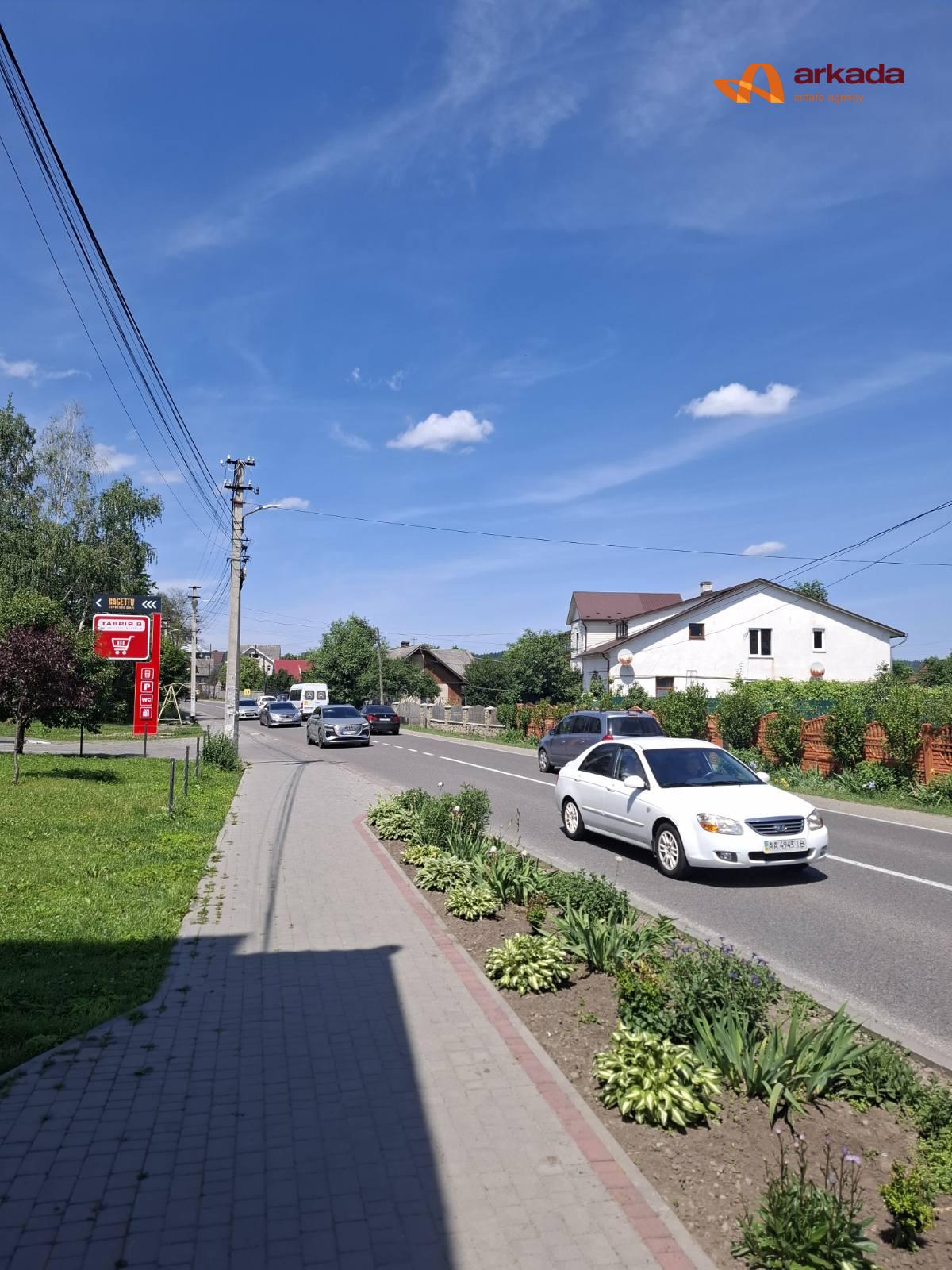 Продаю приміщення на трасі до Буковеля біля супермаркету Таврія. 260м2