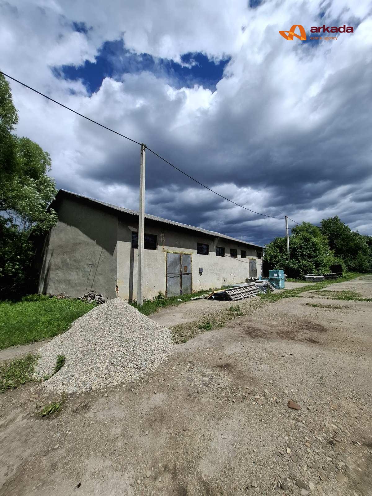 Продається комплекс приміщень 2275м2 на трасі Н-09 до Буковеля.