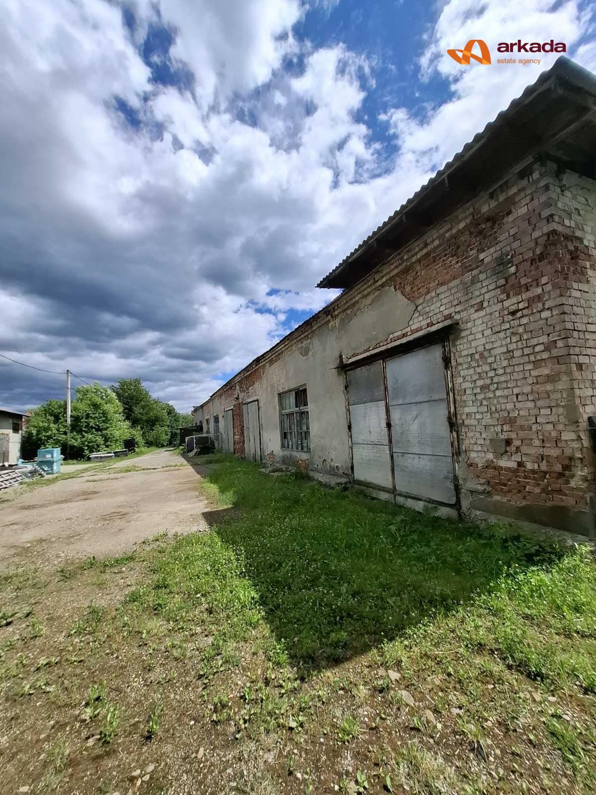 Продається комплекс приміщень 2275м2 на трасі Н-09 до Буковеля.