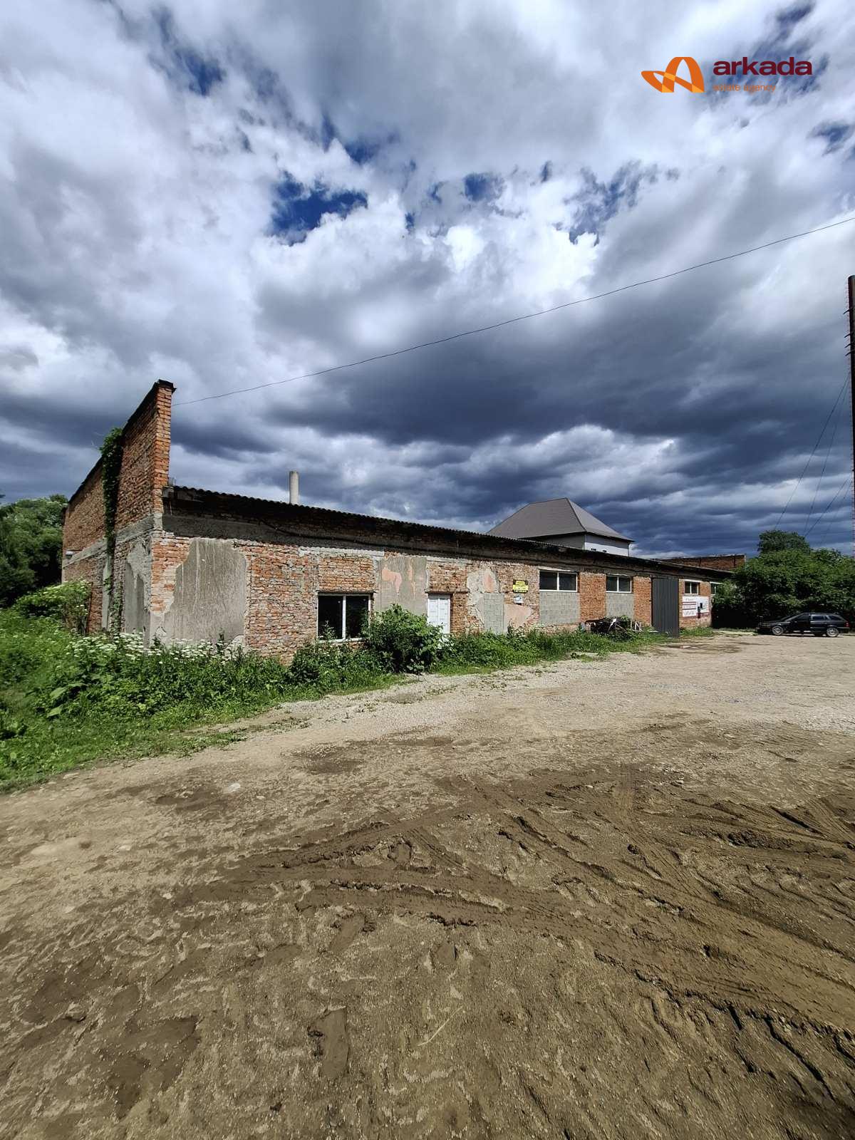 Продається комплекс приміщень 2275м2 на трасі Н-09 до Буковеля.