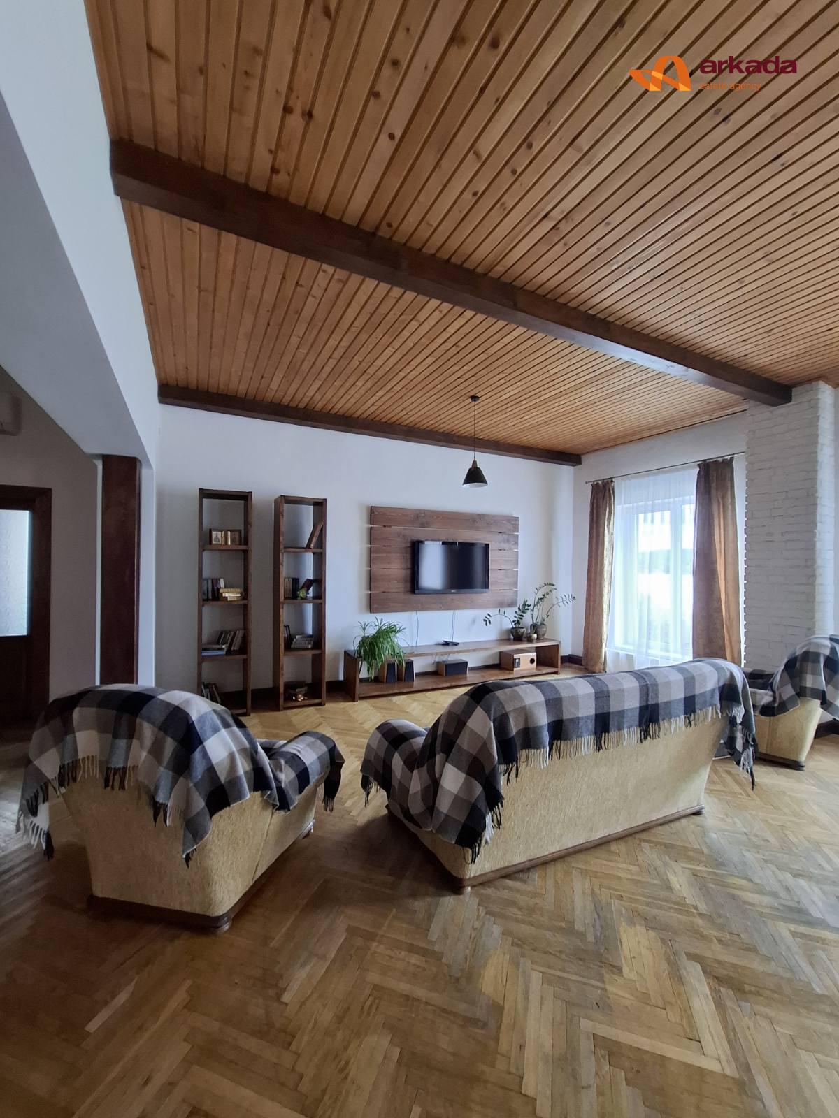 Продається комплекс приміщень 2275м2 на трасі Н-09 до Буковеля.