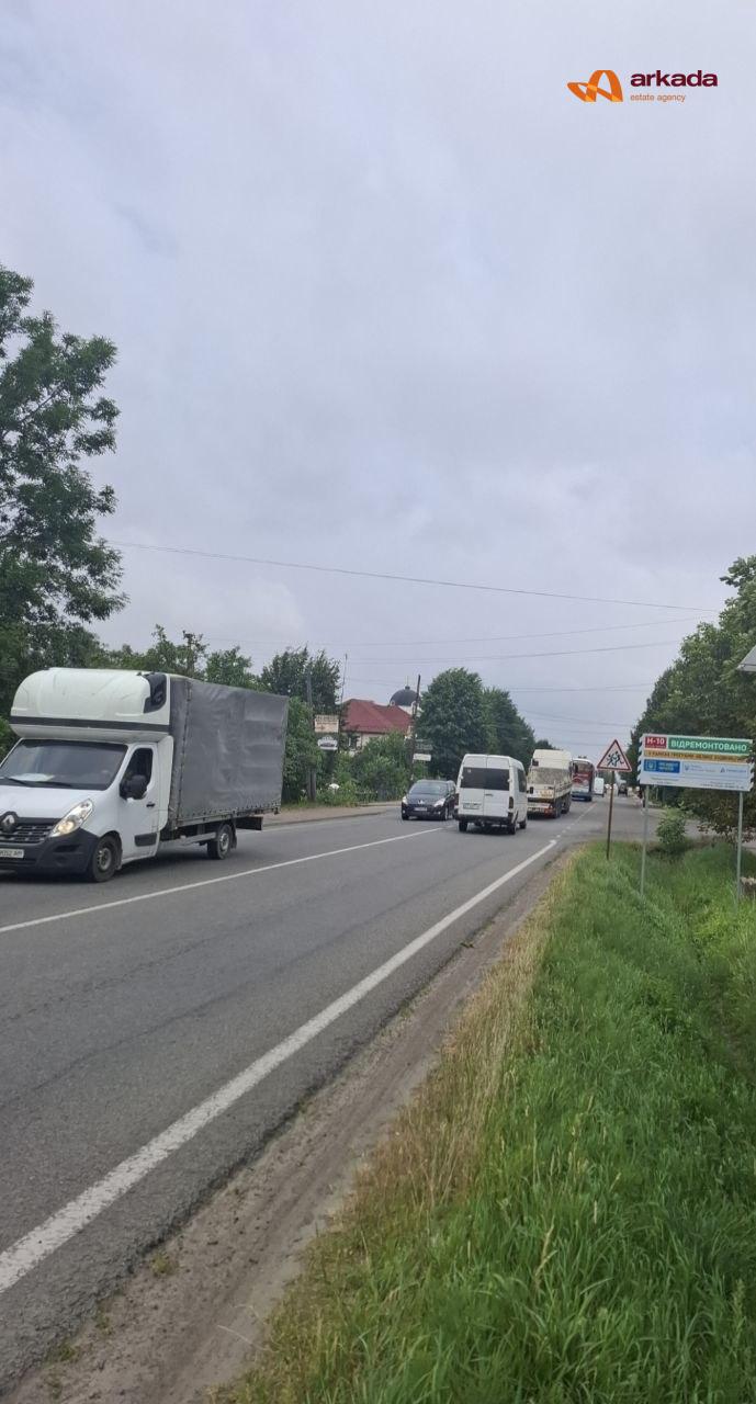 Продаю виробничо-складський комплекс 4070м2 та 1.2 га землі. Поруч дорога Н-10.