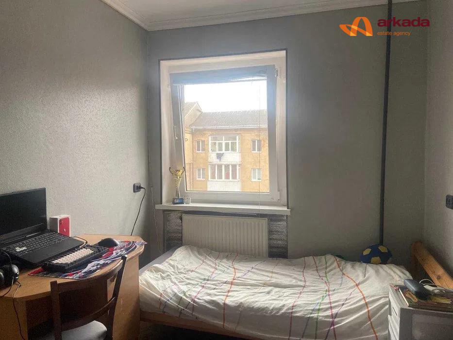 Продаю 4-к квартиру Бельведерська