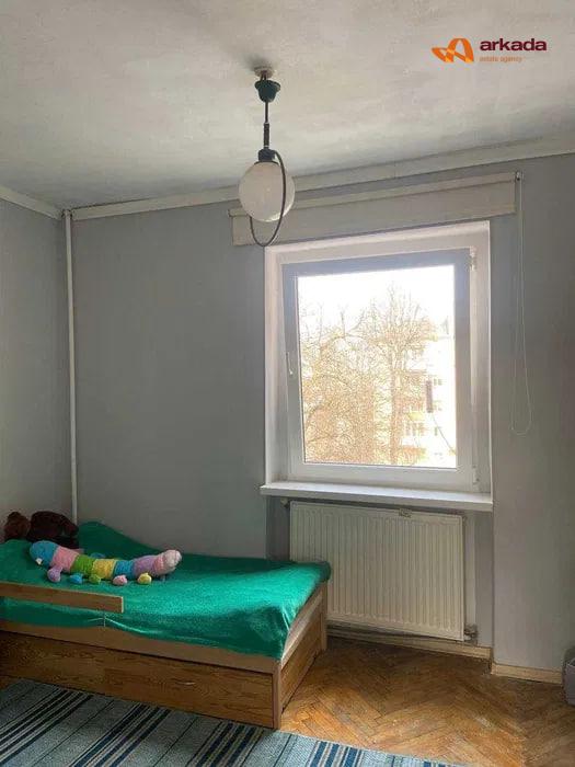 Продаю 4-к квартиру Бельведерська