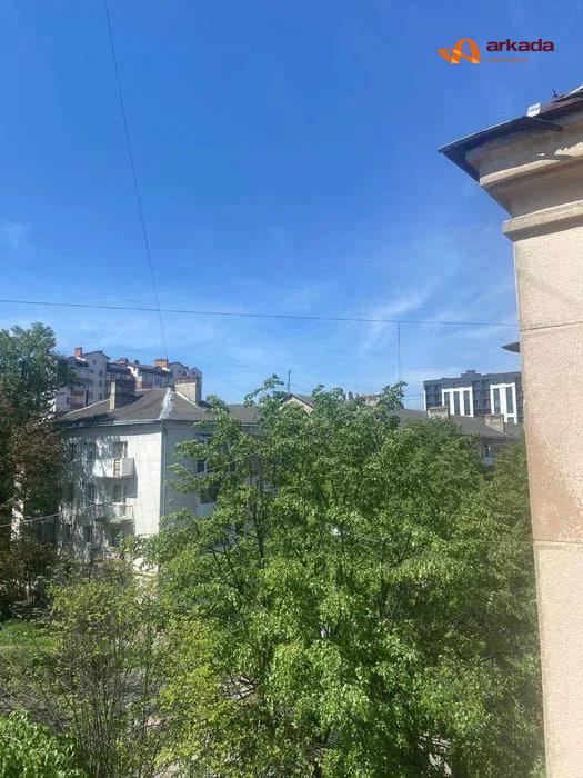 Продаю 4-к квартиру Бельведерська