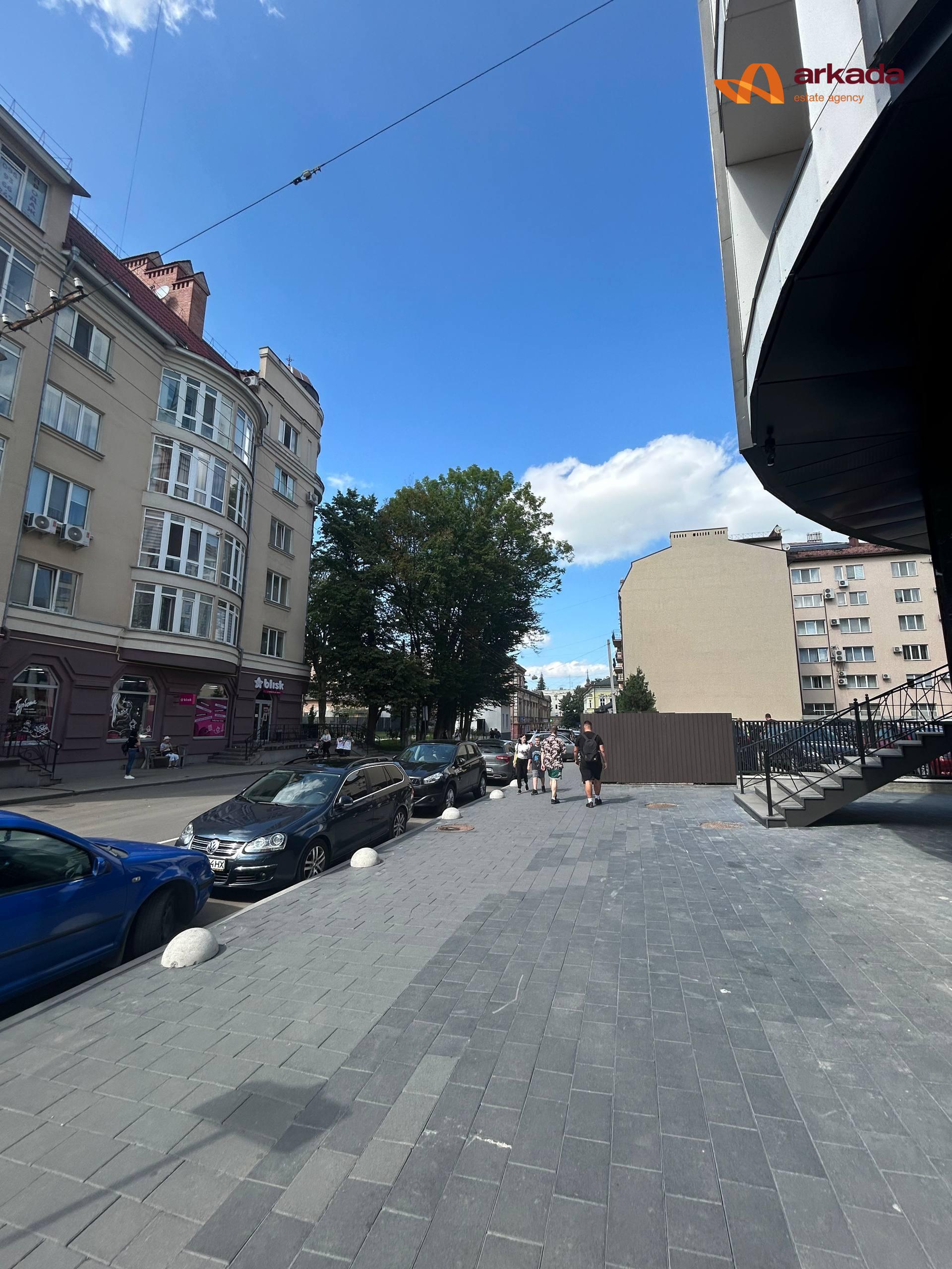 3-кімнатна квартира в Центрі Івано-Франківська, вул. Чорновола 11