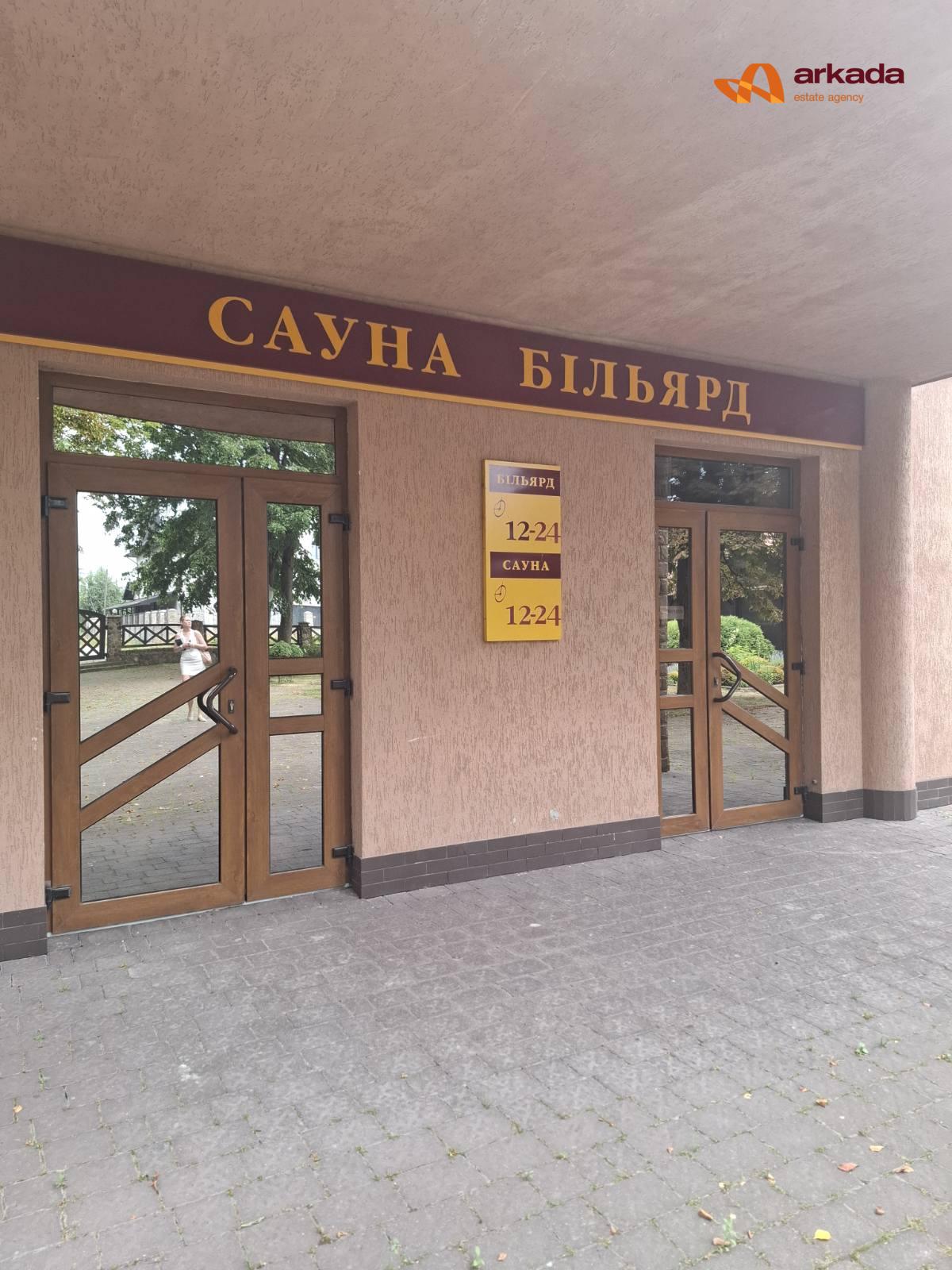 Продаю  відпочинковий комплекс в Брошневі. 1000м2 на 42сот. Поруч дорога Н-10.