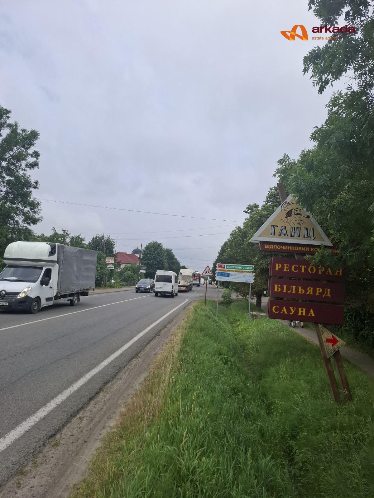 Продаю  відпочинковий комплекс в Брошневі. 1000м2 на 42сот. Поруч дорога Н-10.